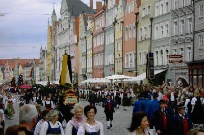 Moosthenning beim ersten Drei-Gaue-Fest in Landshut